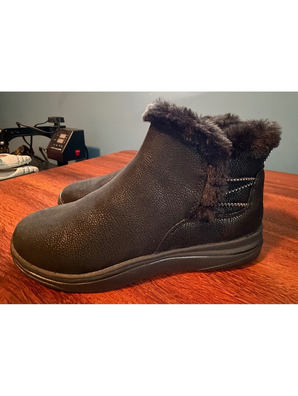 Clarks Cloud Stepper Breeze Faux Fur ankle booties size 6.5